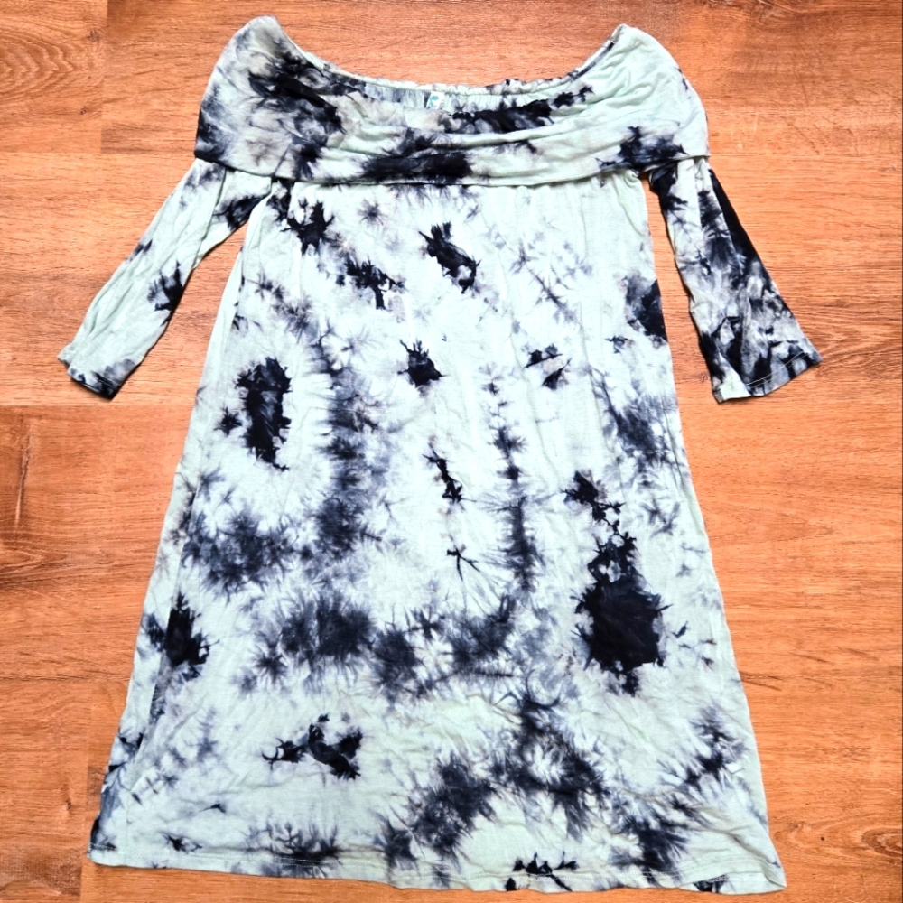 🇺🇸Auditions Dark and Light Blue Off-Shoulder Bell Sleeve Tunic